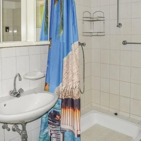Дом отдыха Two Bedroom Holiday In *