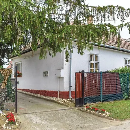 Дом отдыха Two Bedroom Holiday In *